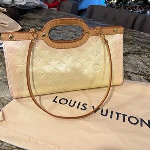 100% Authentic Louis Vuitton Vernis Roxbury Drive